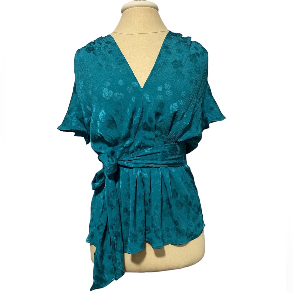 Max Studio Tie Waist Medium V-Neck Flowy Smocked Back Short Flutter Sleeves NWT